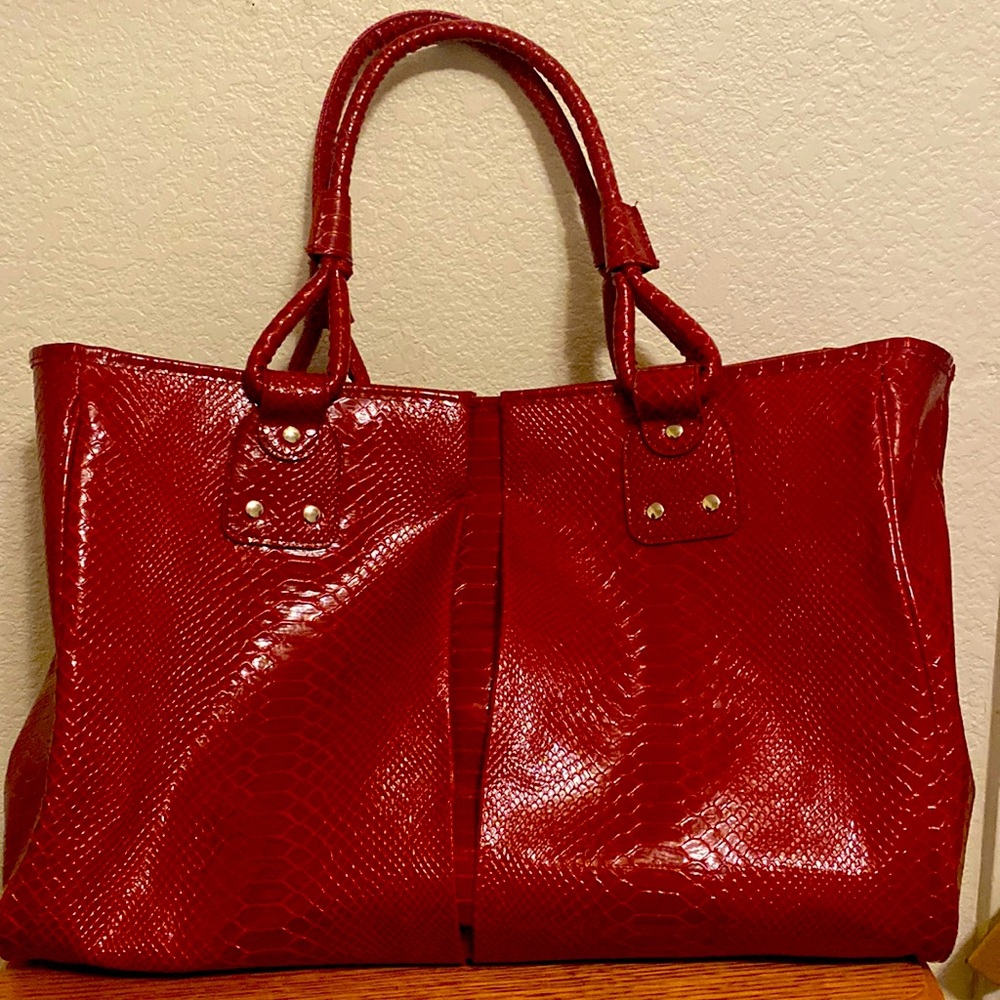 Elizabeth ARDEN tote bag it’s red with a leopard print inside
